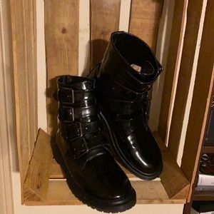 Deena & Ozzy black ankle patent leather boots